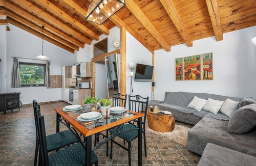 Valtura House | Lovely home in Pula with WiFi