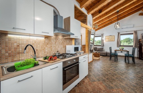 Valtura House | Lovely home in Pula with WiFi