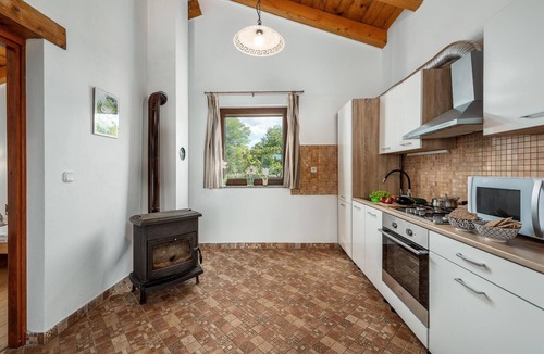 Valtura House | Lovely home in Pula with WiFi