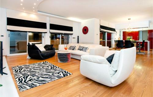 Rovinjsko Selo House | Lovely Home In Rovinjsko Selo