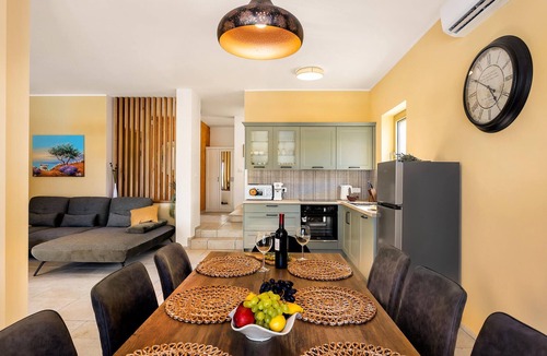 Vrbnik House | Lovely home in Vrbnik with sauna