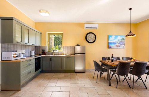 Vrbnik House | Lovely home in Vrbnik with sauna