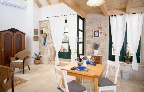 Vrisnik House | Lovely Home In Vrisnik With Wifi