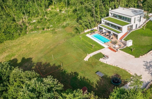 Zminj House | Lovely home in Zminj with sauna