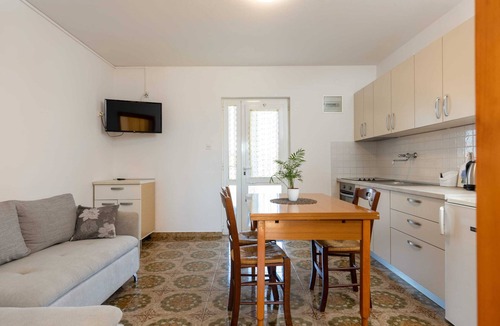 Vrvari Apartment | Lovely house LINDI in Poreč- one-bedroom apartment