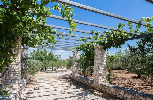 Mirce Villa | Lovely traditional stone villa on the island