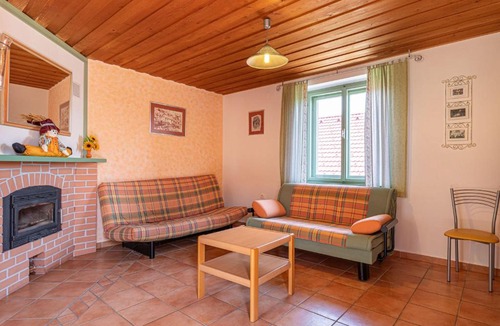 Kostel House | Lukec Homestead Adventure Stay - Happy Rentals