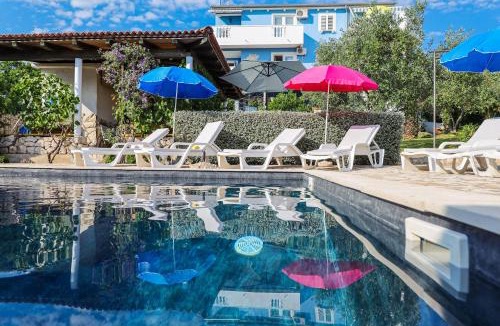 Kozino Apartment | Luton Apartment Zadar Kozino Heating Pool & Jacuzzi