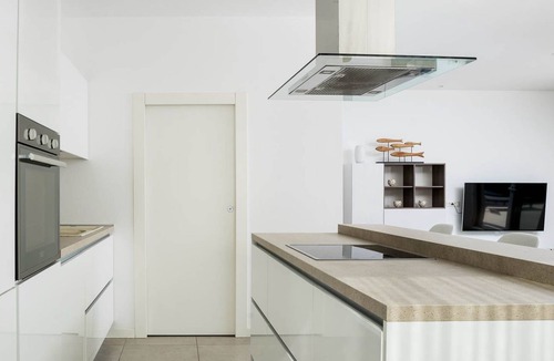 Slatine House | Luxuriöse Villa Golden B am Strand mit Pool by Interhome