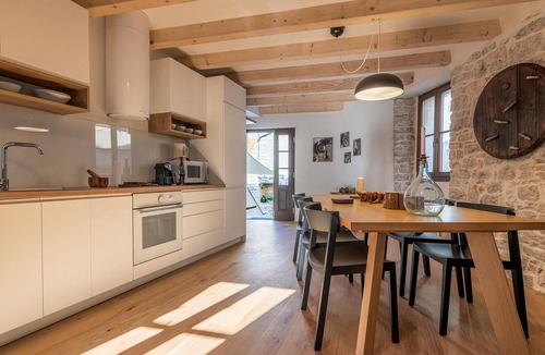 Bale House | Luxurious home in Bale with WiFi