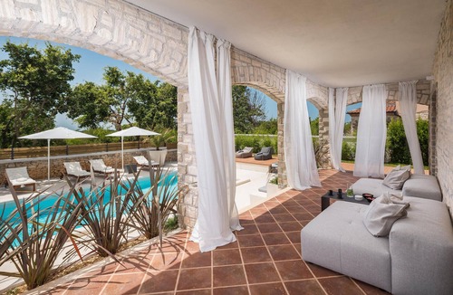Cabrunici House | Luxurious home in Cabrunici with sauna