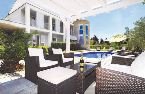 Debeljak House | Luxurious home in Debeljak with sauna