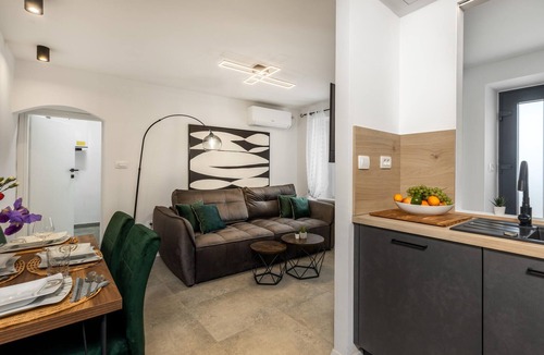 Hreljin House | Luxurious home in Hreljin with WiFi
