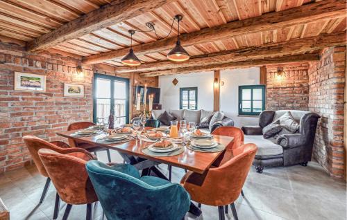 Varazdinske Toplice House | Luxurious Home In Lestakovec With Sauna