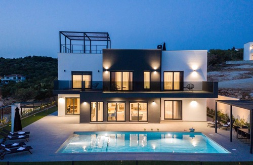 Jakisnica House | Luxurious home in Lun with sauna