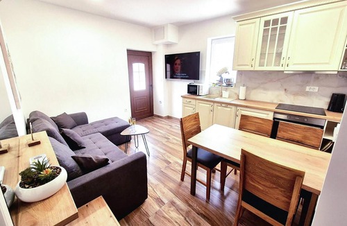 Vrlika House | Luxurious home in Maovice with sauna