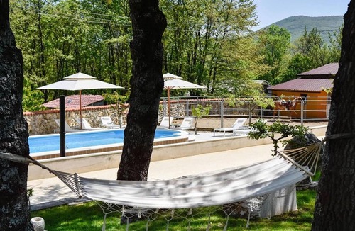 Vrlika House | Luxurious home in Maovice with sauna