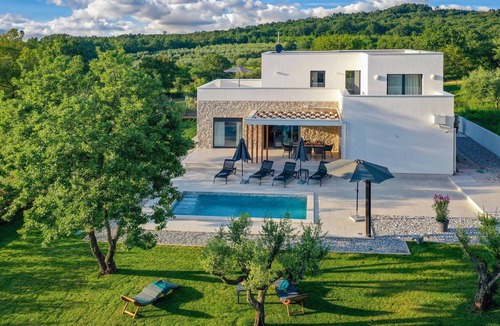 Marasi House | Luxurious home in Marasi