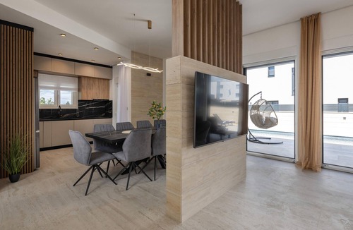 Nin House | Luxurious home in Nin