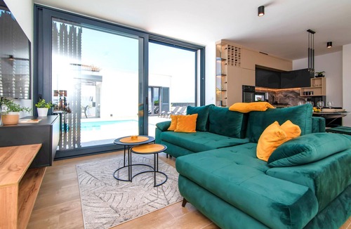 Razanac House | Luxurious home in Razanac