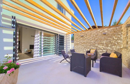 Risika House | Luxurious home in Risika