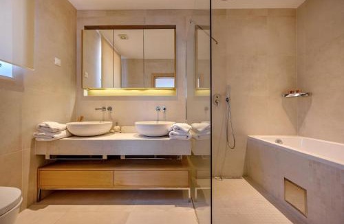 Selca Villa | Luxurious Waterfront Villa 4 Bedrooms Villa Selca Waterfront Private Jetty