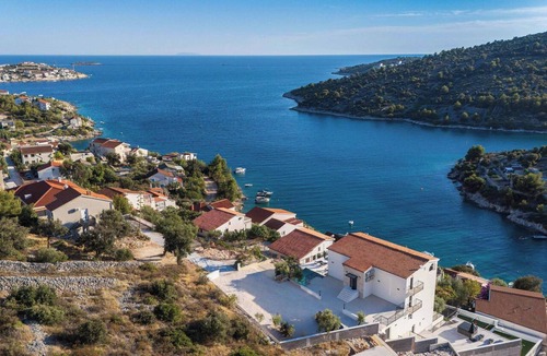 Sevid Villa | Luxury 5-Bedroom Villa Forte Sevid with Pool, Jacuzzi & Sea View