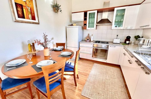 Brodarica Villa | Luxury Beach Apartment w Sea Sunset View, Sibenik