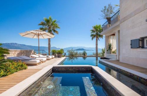 Slatine Villa | Luxury beachfront villa Sensation Ciovo with pool & jacuzzi