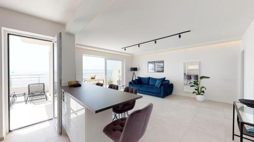 Tucepi Apartment | Luxury Penthouse Adriatic Blue - On the beach