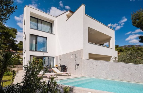 Bol Villa | Luxury Seafront Villa Manera Bol with Heated Pool