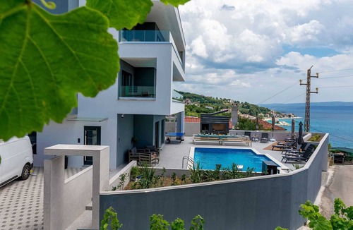 Jesenice Villa | Luxury Villa Grande Aria with Pool