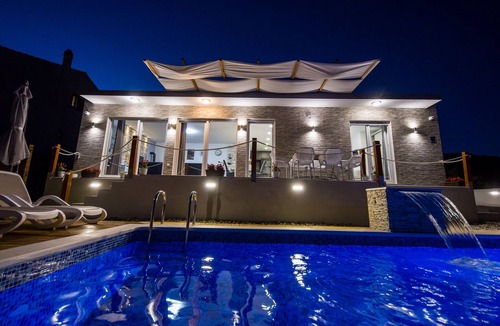 Seget Vranjica Villa | Luxury Villa Hedonist/Pool/Jacuzzi/Sauna/Gym/5bedrooms/5 bath, 11p max