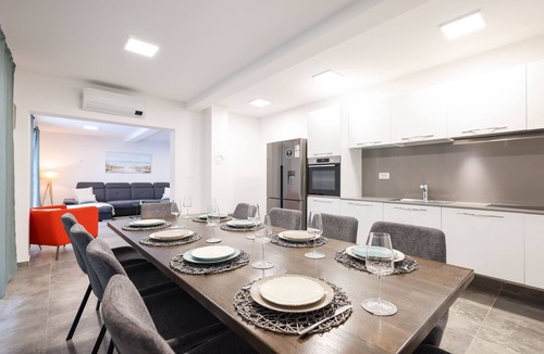 Vir Villa | Luxury villa Marko, family-friendly and pet-friendly modern villa near sea.