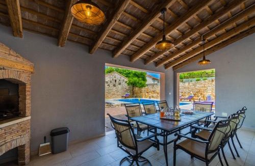 Rakalj Villa | LUXURY VILLA ON SPACIOUS PRIVATE PROPERTY