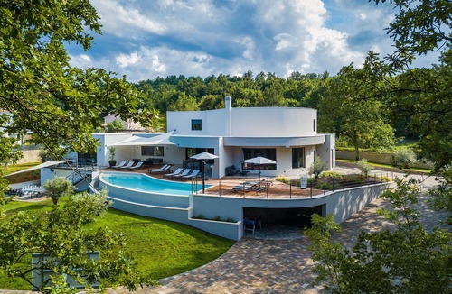 Boljevici Villa | Luxury Villa Viktor Tireli for up to 14 guests by Istrabook
