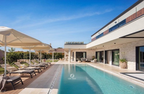 Pazin House | Luxury Villa with heated infinity pool and sauna.