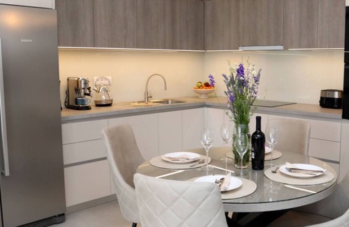 Vintijan Apartment | Luxus-Appartement mit Jacuzzi, Parkplatz und Garten by Interhome
