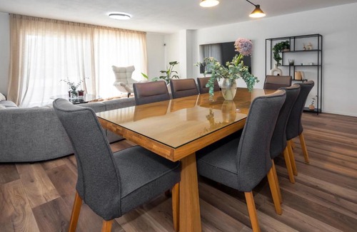 Klis Villa | Maragora Holiday House & Mini Football