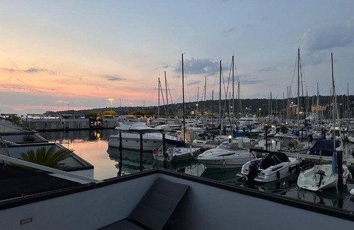 Piran House | MARINA PEARL Houseboat with Private Rooftop Jacuzzi