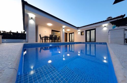 Vir Villa | Mariva