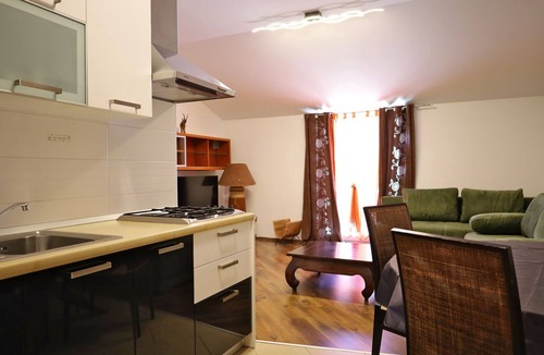 Katoro Apartment | Mediterranean apartment just 300 metres from the beach - dog-friendly