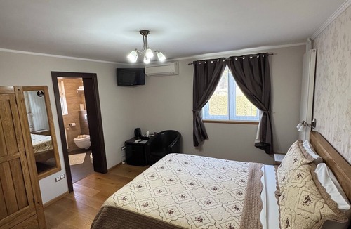 Jezerce Bed & Breakfast | Millenium House