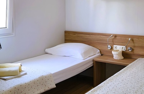 Blato House | Mobile Home 'Kućica Br. 3 Plava' with Sea View, Wi-Fi and Air Conditioning