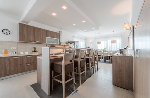 Debeljak Villa | Modern 4 BD Villa with Heated Pool near Beaches