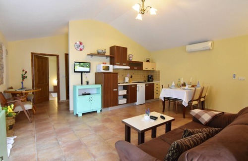 Tar Apartment | Modern apartment in Tar-Poreč, FIORELA2, swimming pool, Wi-Fi, game room, AC