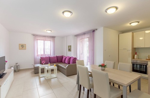 Vantacici Apartment | Modern apartment Mike 3 with garden view