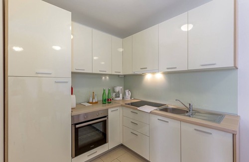 Vantacici Apartment | Modern apartment Mike 3 with garden view