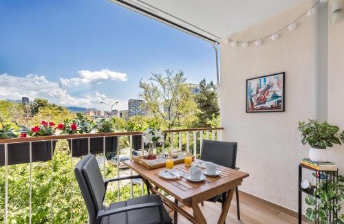 Split Apartment | Modern Apartment with Balcony, Bikes & Parking - PINNACLE