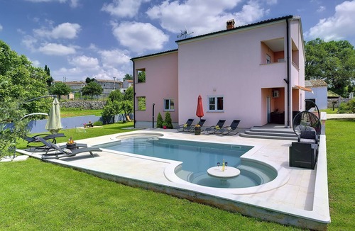Orihi House | Modern Hoilday Home with Pool in Orihi